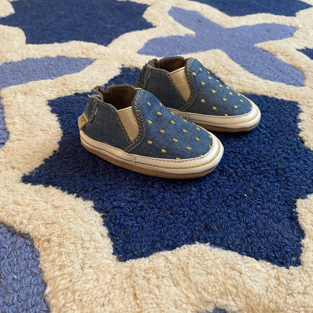 Robeez 0-6 month baby shoes